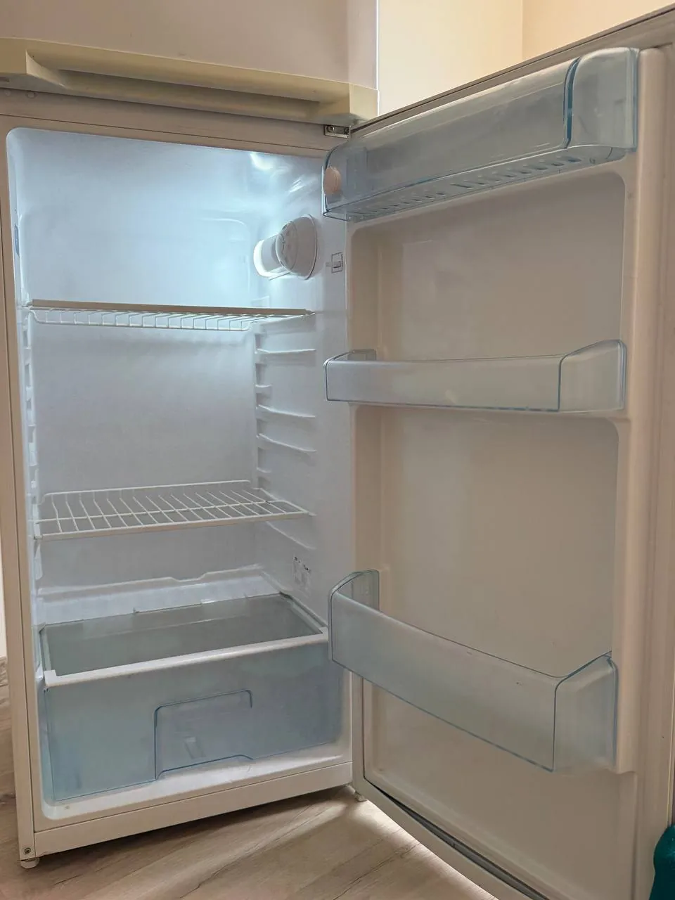 Холодильник Beko 143х54х54 см, полностью исправен 6