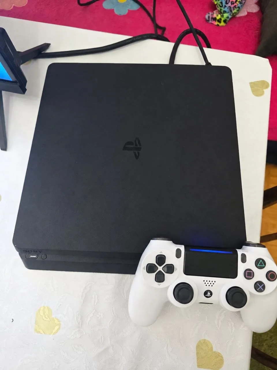PlayStation 4 Slim с джойстиком 1