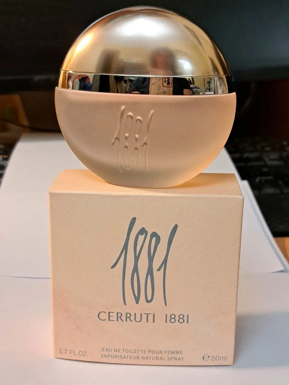 Парфюмерия: Givenchy, Hermès, Cerruti, DKNY 6