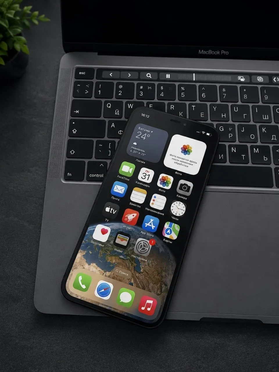 IPhone 12 64 ГБ хорошее состояние 1
