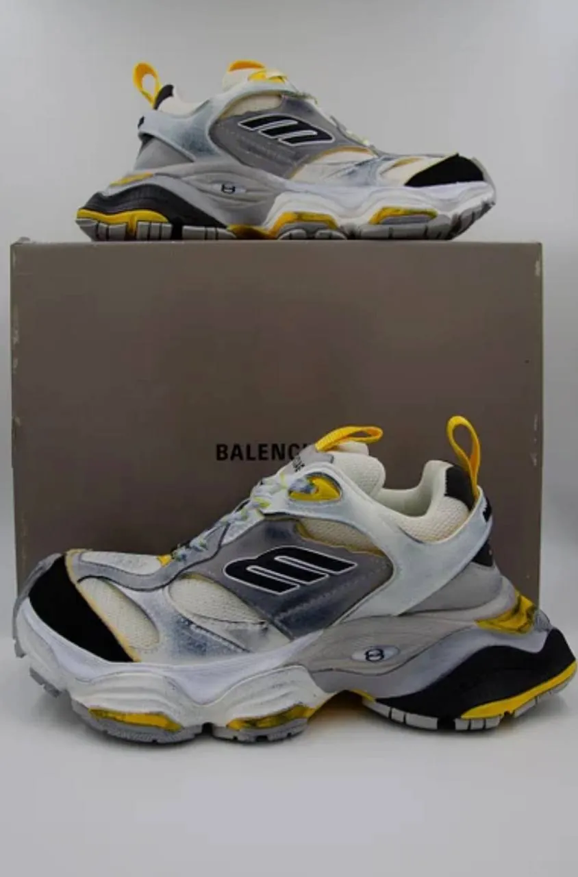 Пиджак, платье Cotton, кроссовки Balenciaga 4