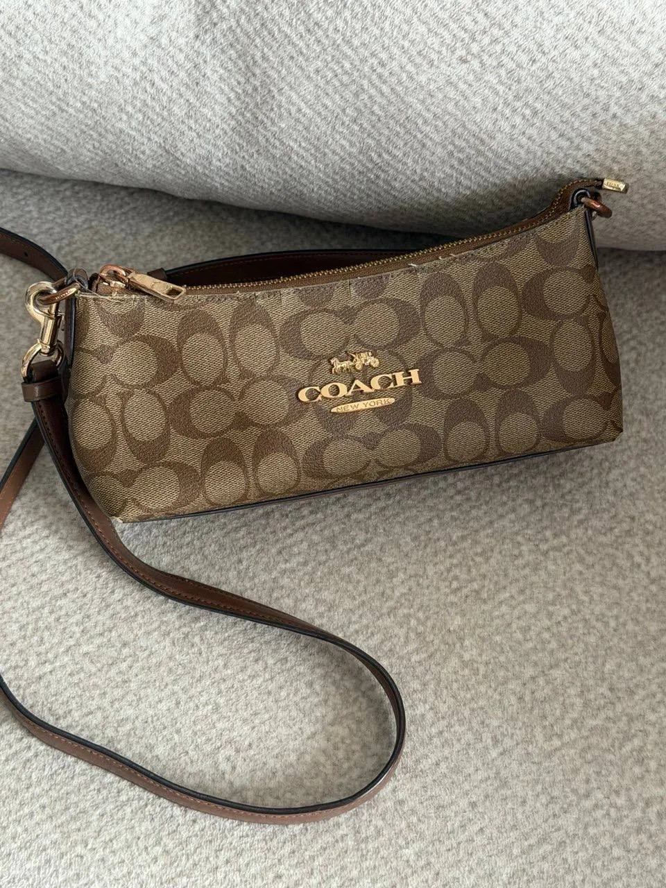 Сумки брендов Guess и Coach 2