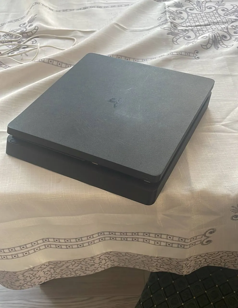 PS4 Slim 1TB с нерабочим дисководом 1