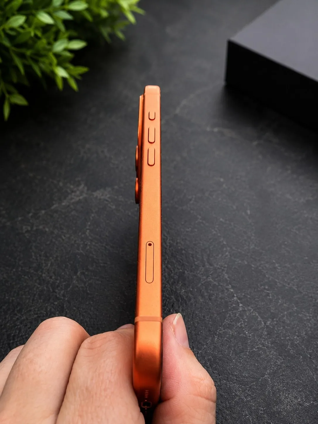 IPhone 17 Pro 256 ГБ Orange 3
