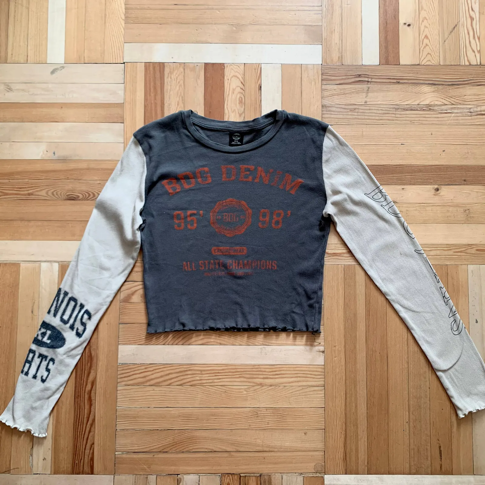 Лонгслив Urban Outfitters и серьги бижутерия 1