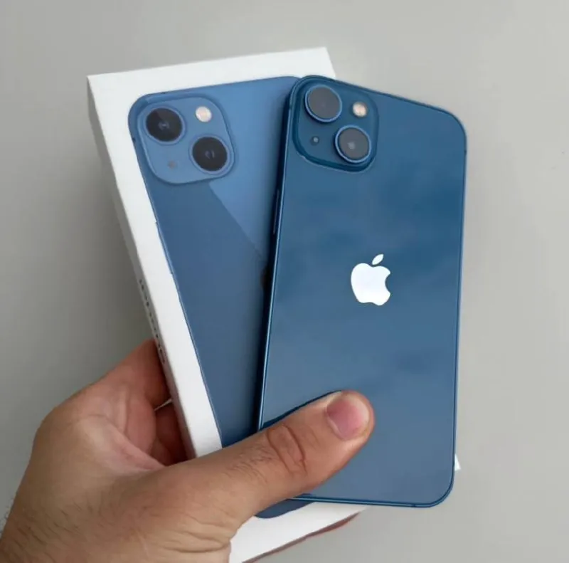 IPhone 13 на 256 ГБ с батареей 77% 1