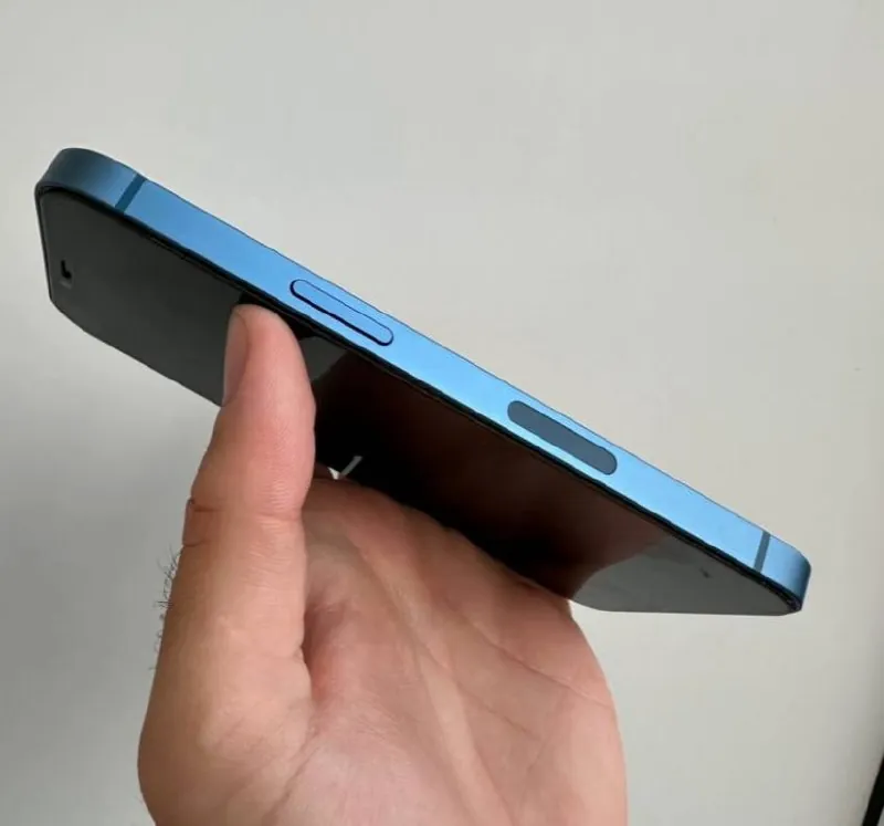 IPhone 13 на 256 ГБ с батареей 77% 3