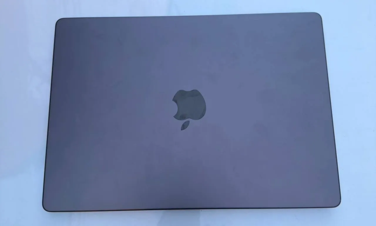 Ноутбуки MacBook Pro и Air разных моделей 2