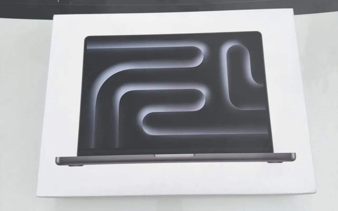 Ноутбуки MacBook Pro и Air разных моделей 1