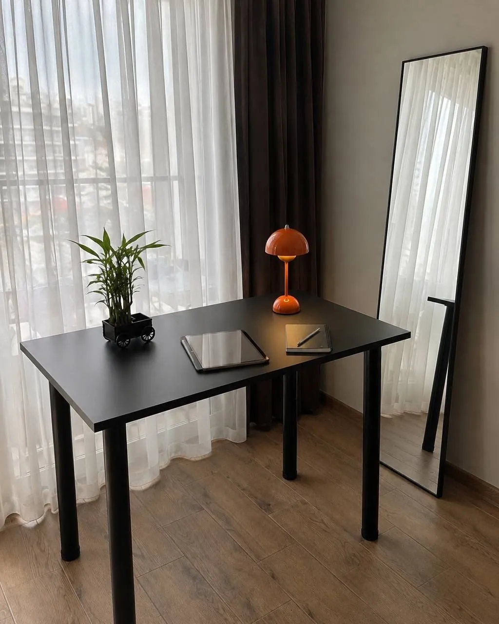Стол чёрного цвета 60×120 см 2