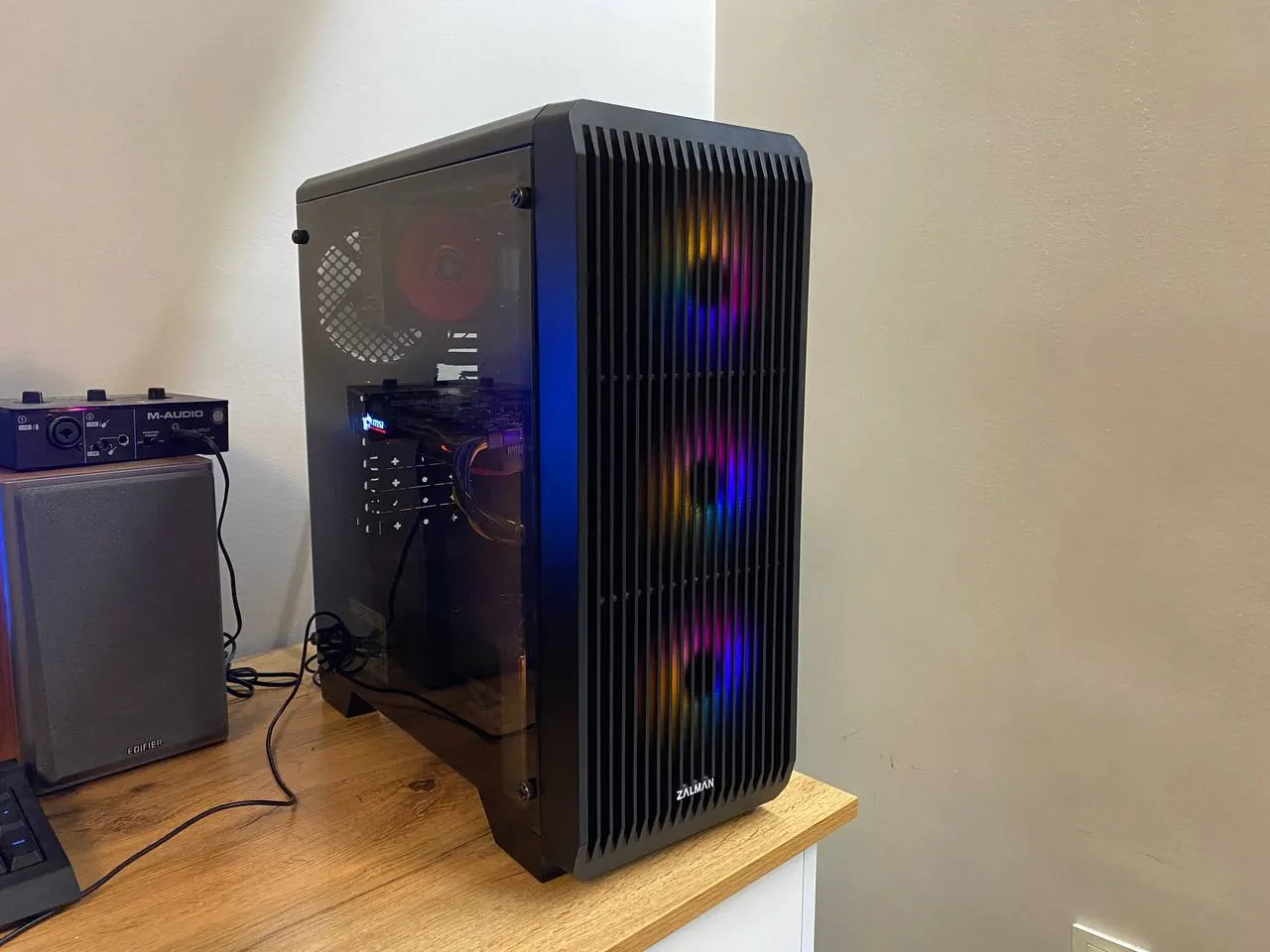 Игровой компьютер Intel i7-8700 и RX 570 в Тбилиси 3