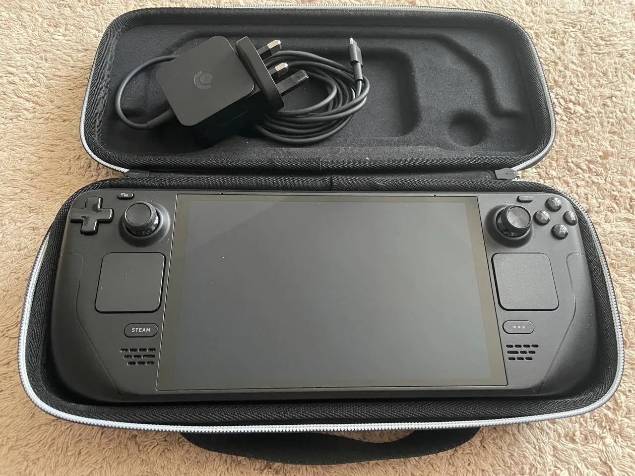 Steam Deck OLED 512GB с кейсом и зарядкой 1
