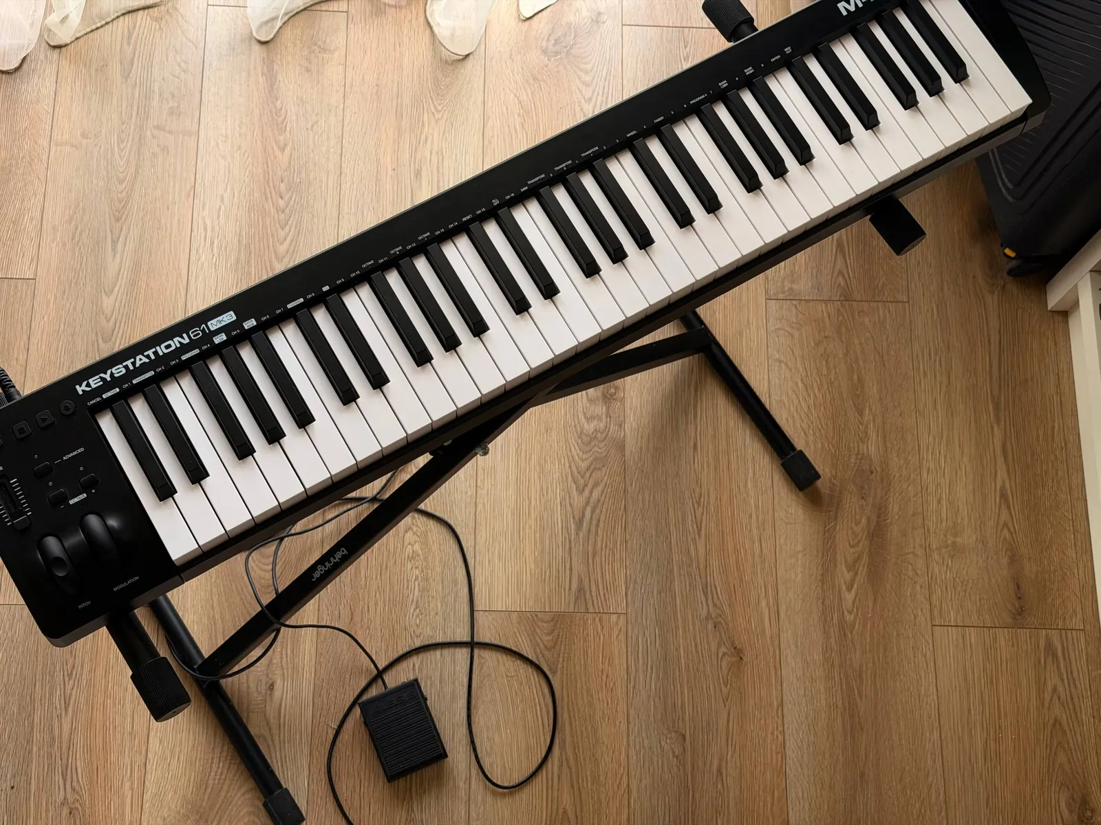MIDI-клавиатура M-Audio Keystation 61 MK3 2