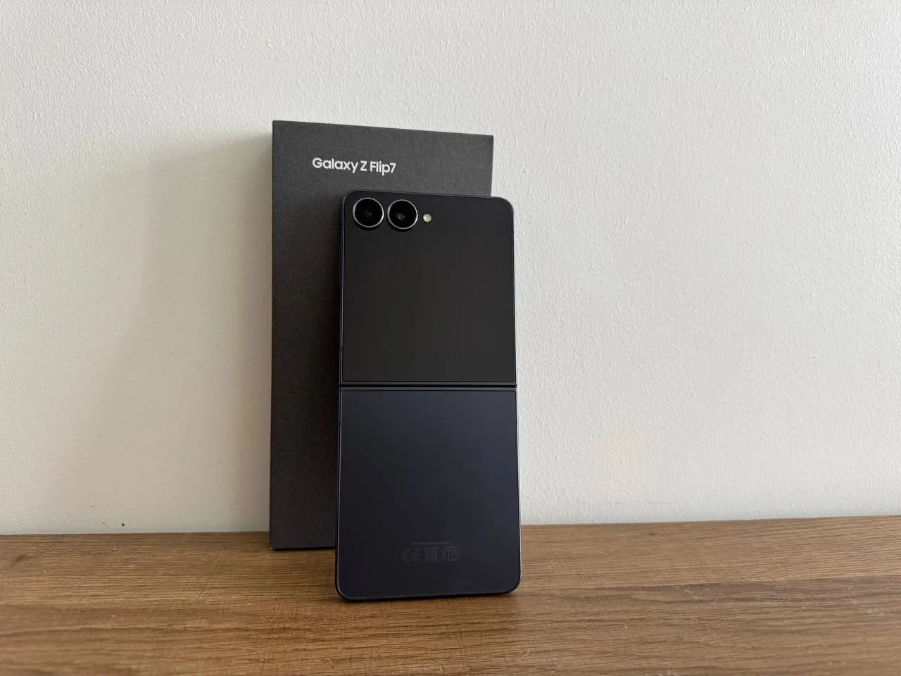 Samsung Galaxy Z Flip 7 256GB, состояние нового 1