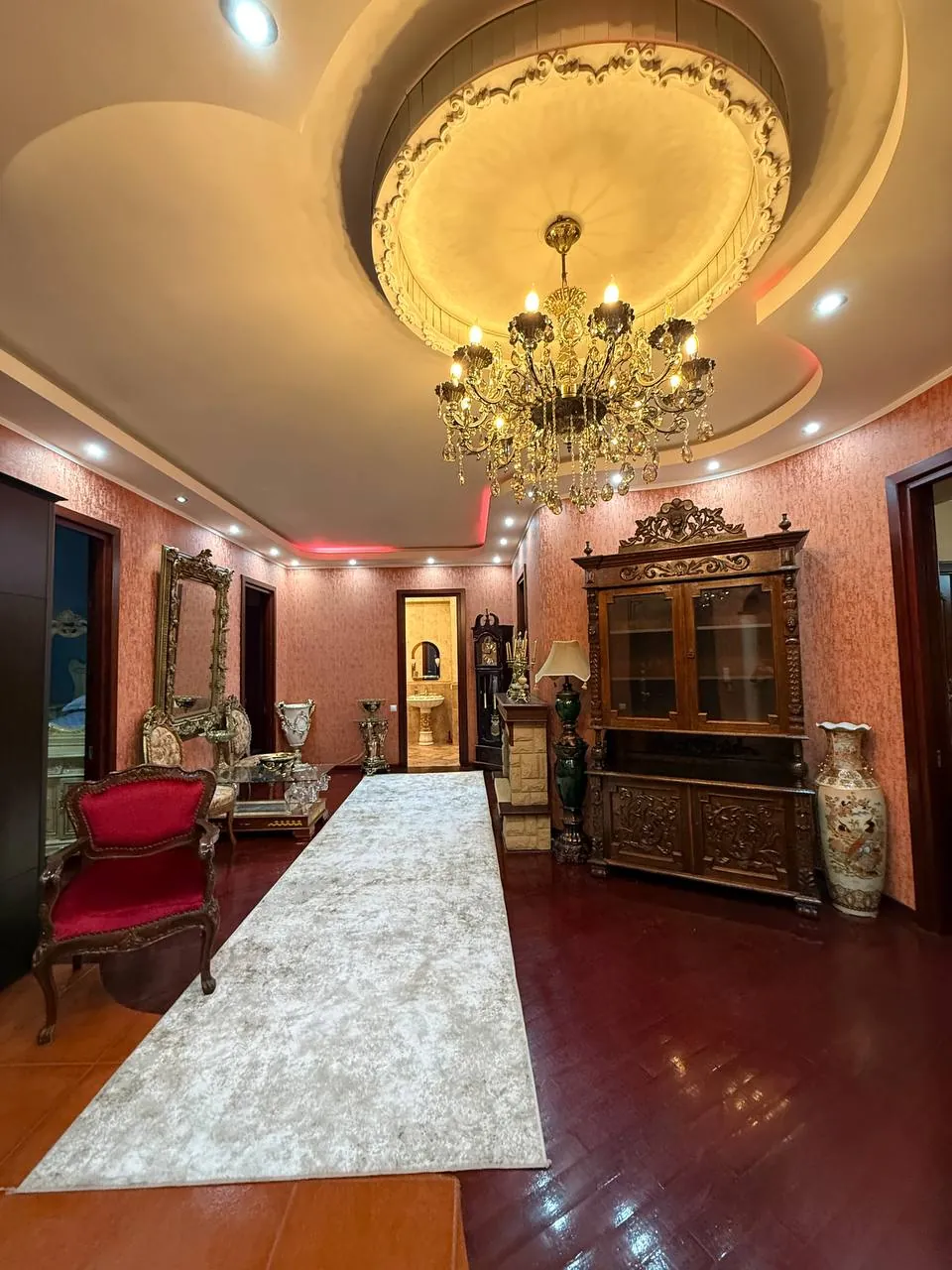 Квартира 180 м² с 2 спальнями в Сабуртало 6