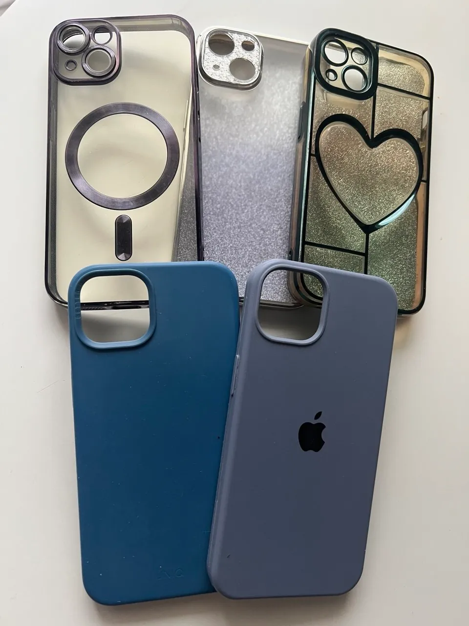 Чехлы на iPhone 13 в хорошем состоянии 1