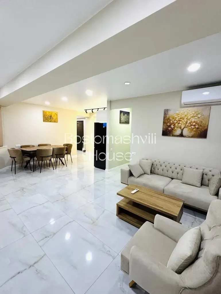 Квартира 90 м² с 4 комнатами в Исани 1