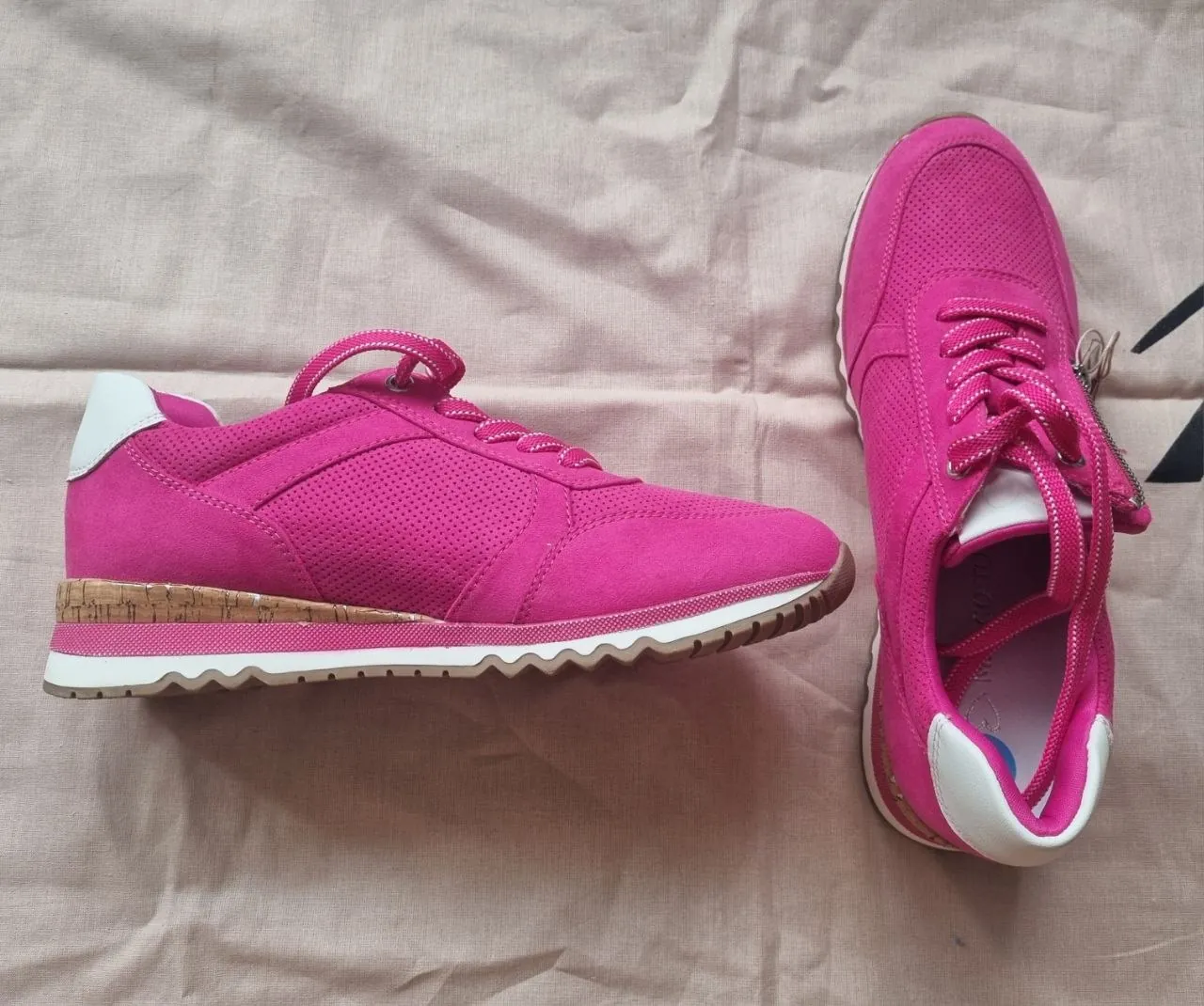 Туфли Marco Tozzi и кроссовки Adidas 1