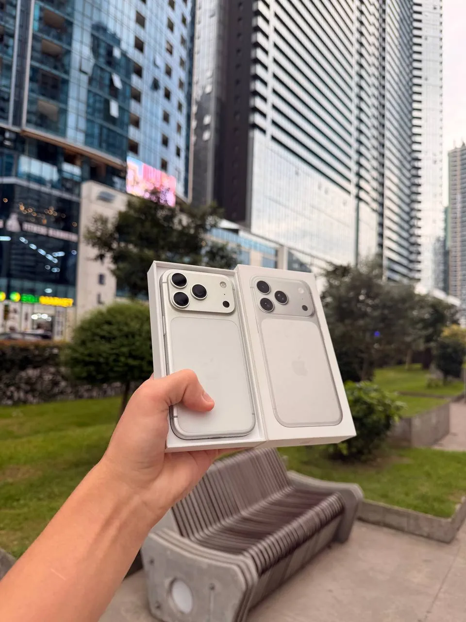 IPhone 17 Pro eSIM, экран с трещиной 1
