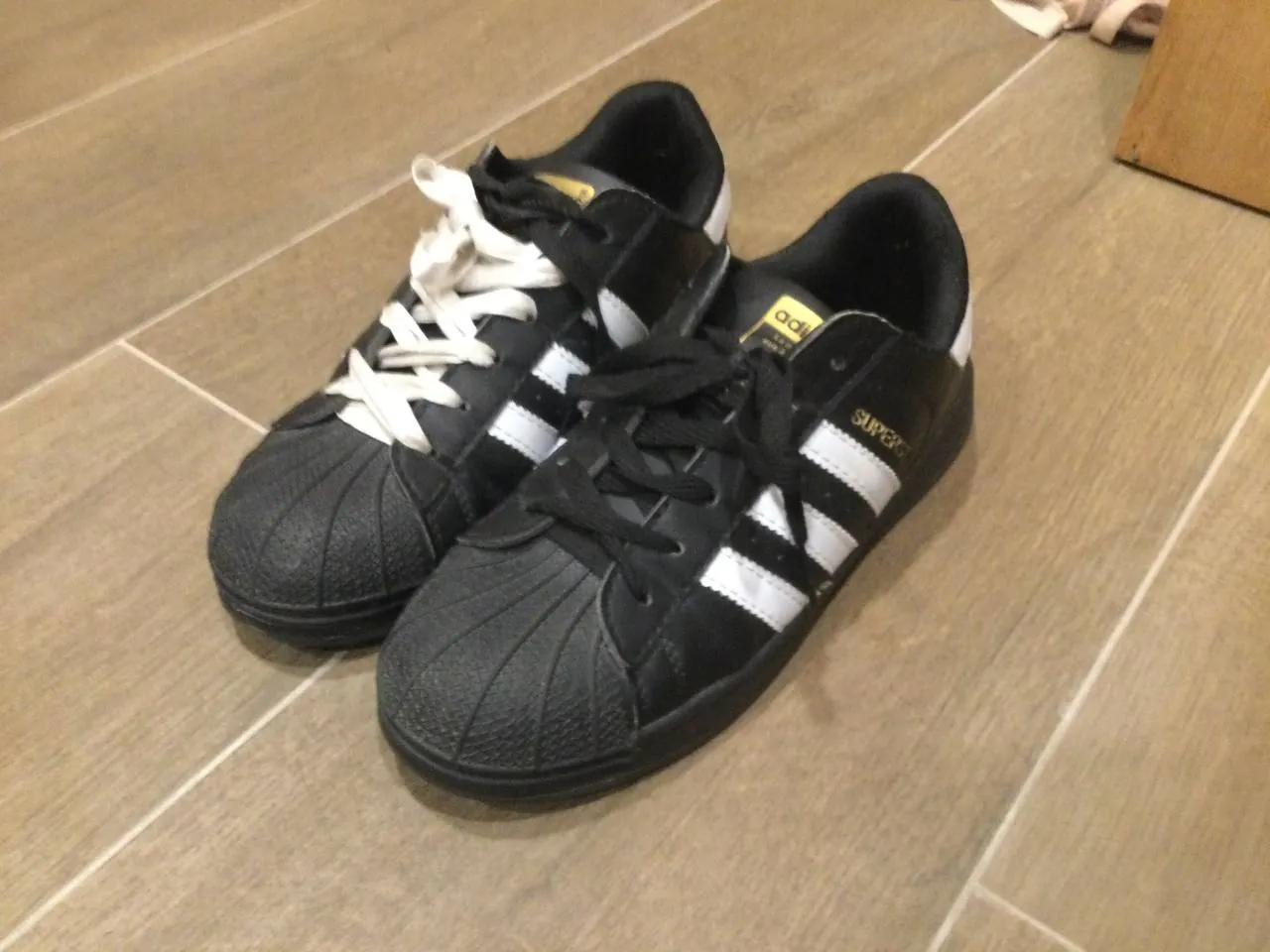 Кроссовки Adidas Superstar в отличном состоянии 1