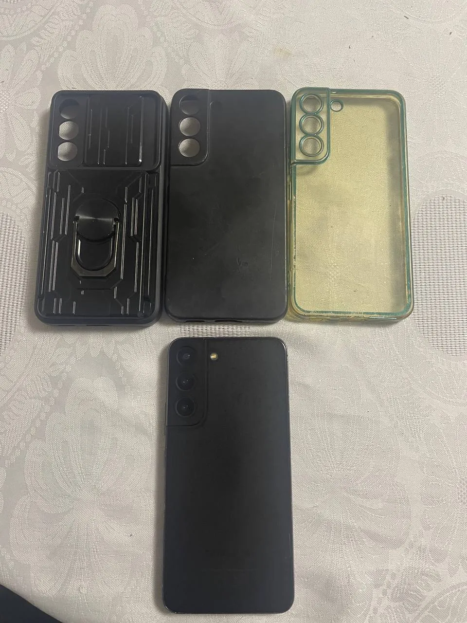 Samsung Galaxy S22 128/8 ГБ с чехлами 1