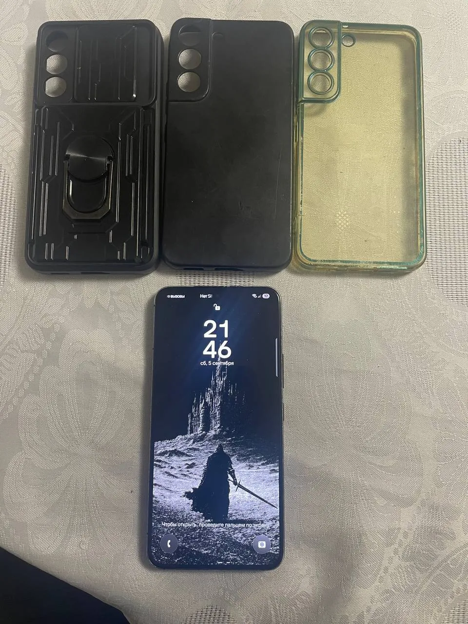 Samsung Galaxy S22 128/8 ГБ с чехлами 2