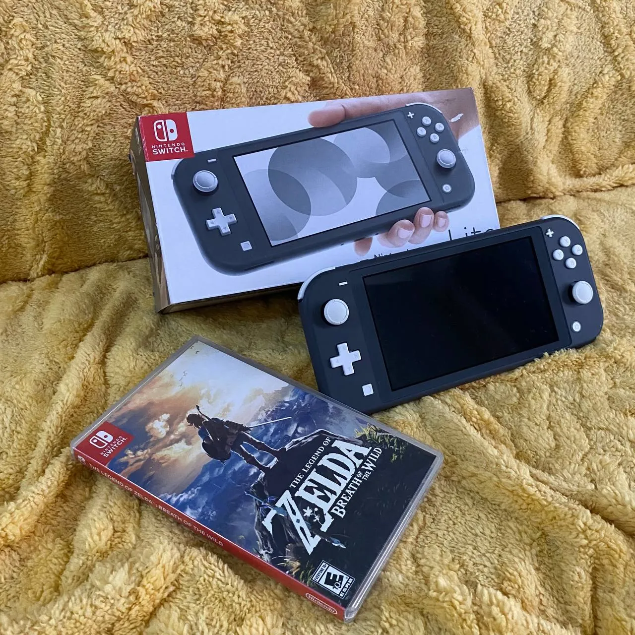 Nintendo Switch Lite с игрой Zelda 1
