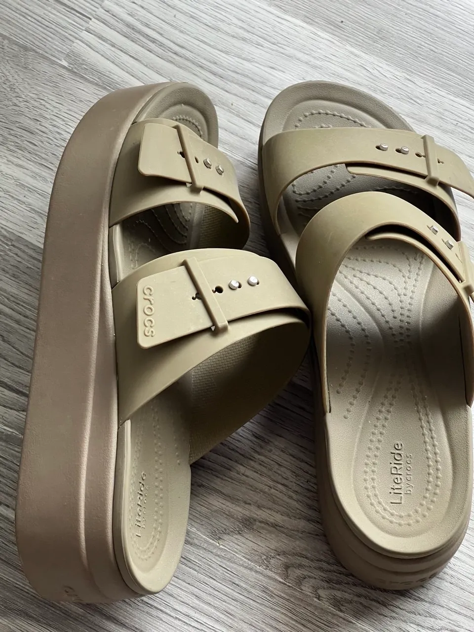 Шлёпанцы Crocs 40 размера с регулируемой шириной 1