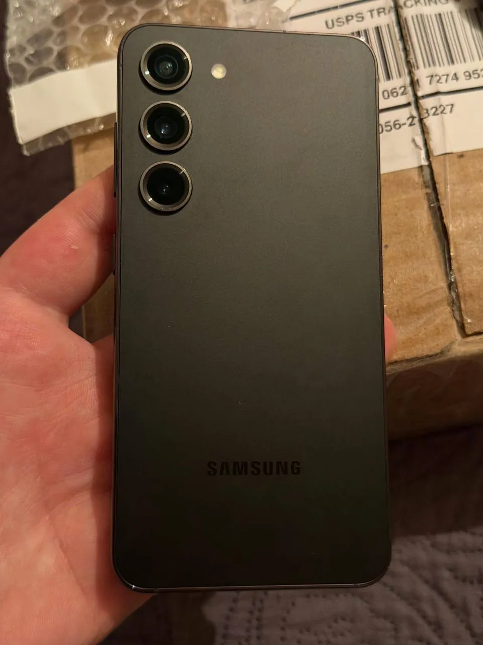 Samsung Galaxy S23 с царапинами на корпусе 1
