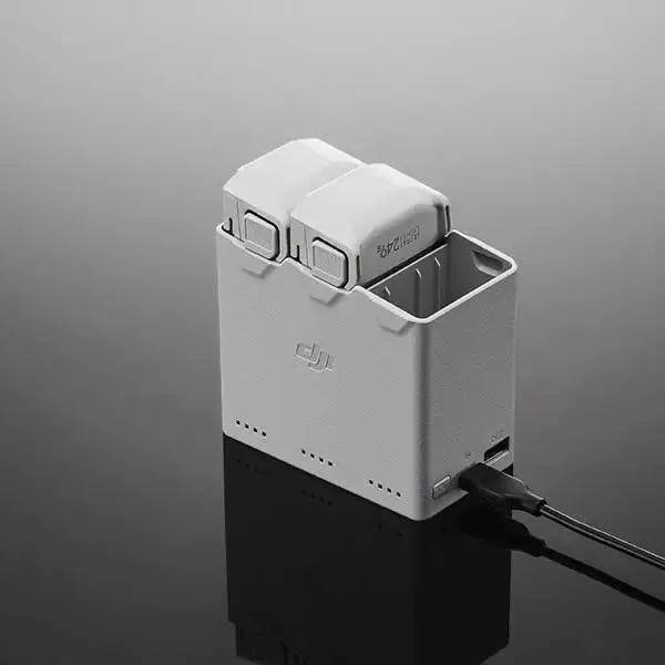 Батареи и зарядный хаб DJI Mini 4 Pro 1