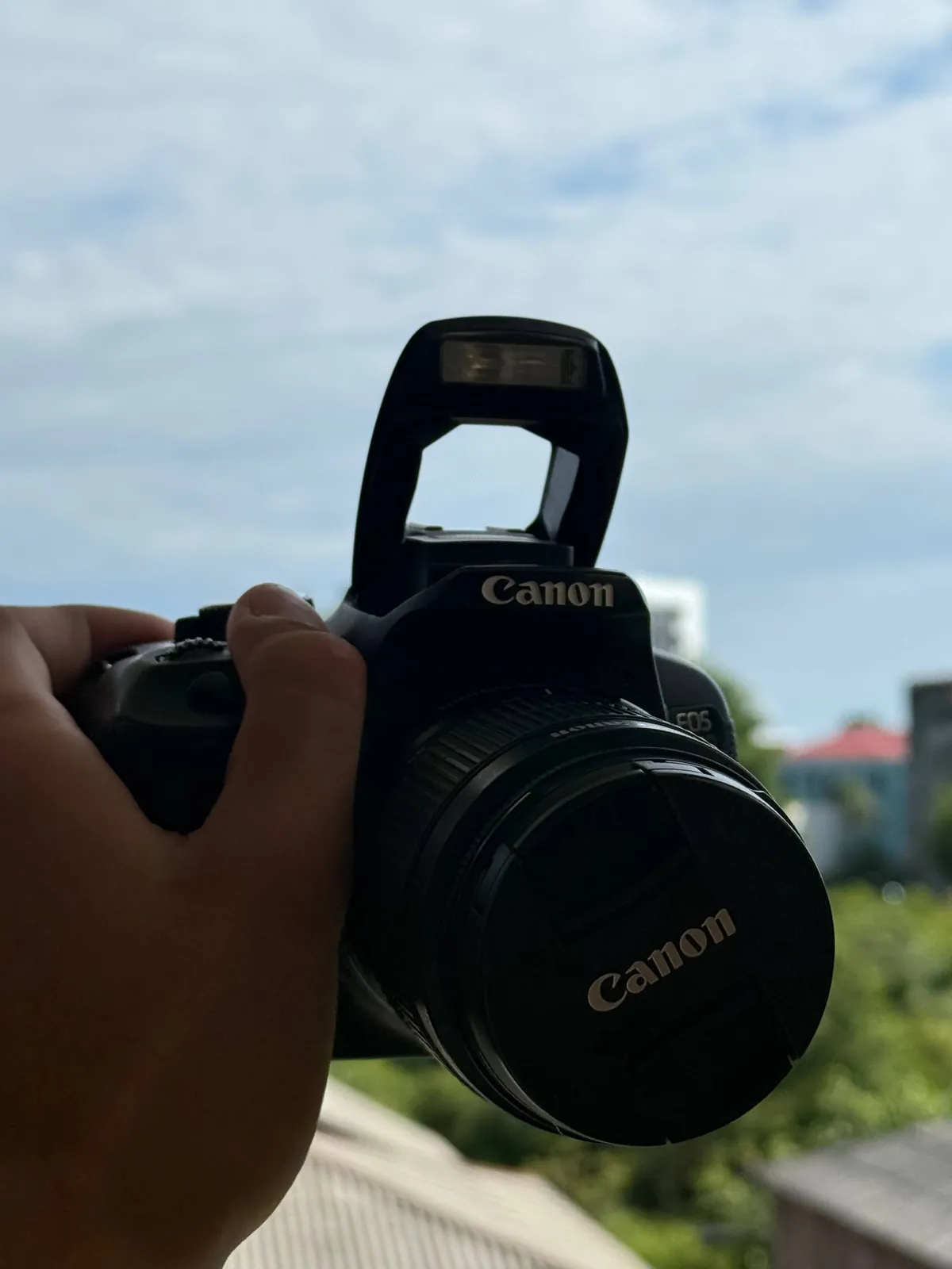 Зеркальный фотоаппарат Canon 650D с объективом 2