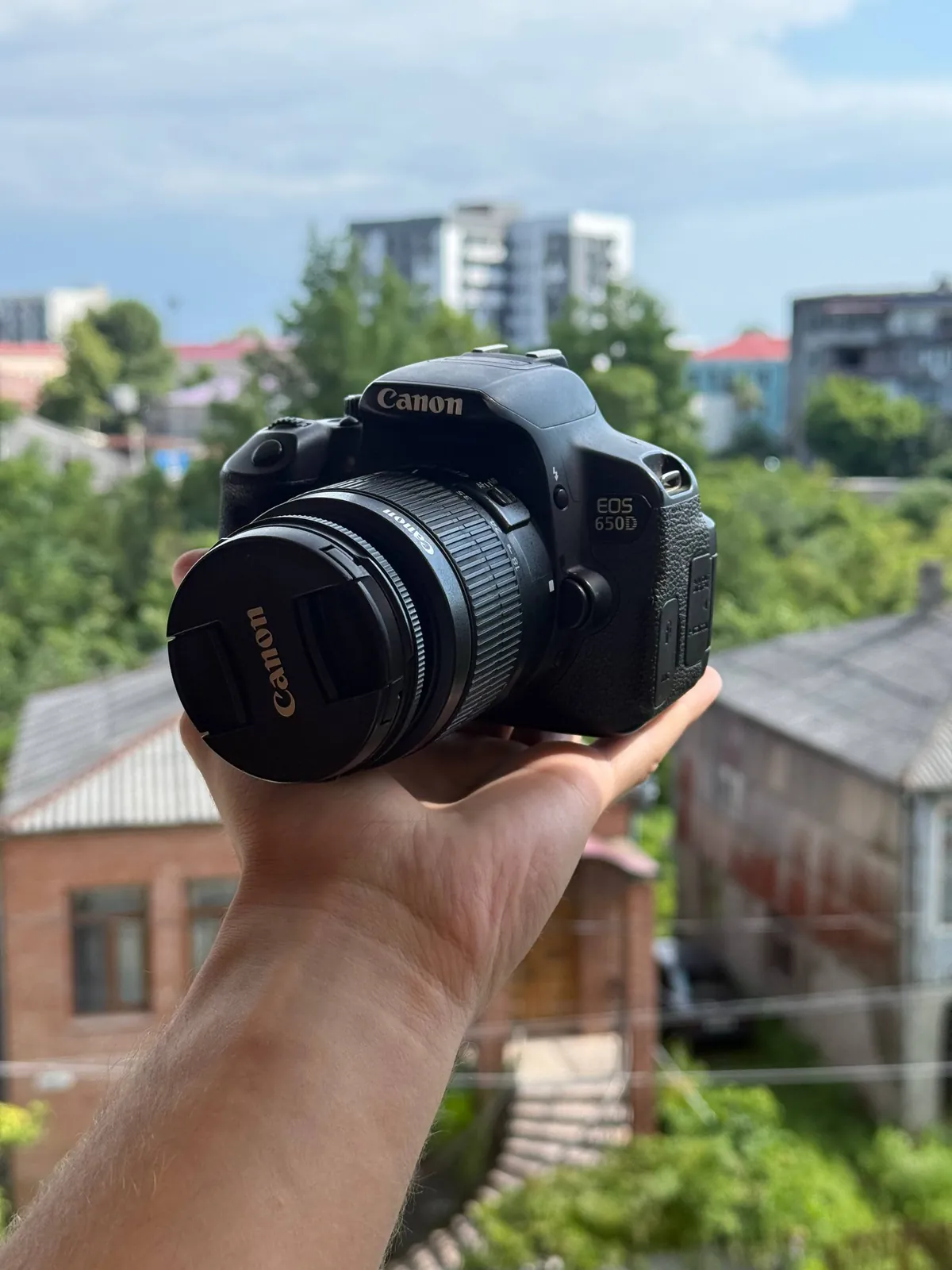 Зеркальный фотоаппарат Canon 650D с объективом 4