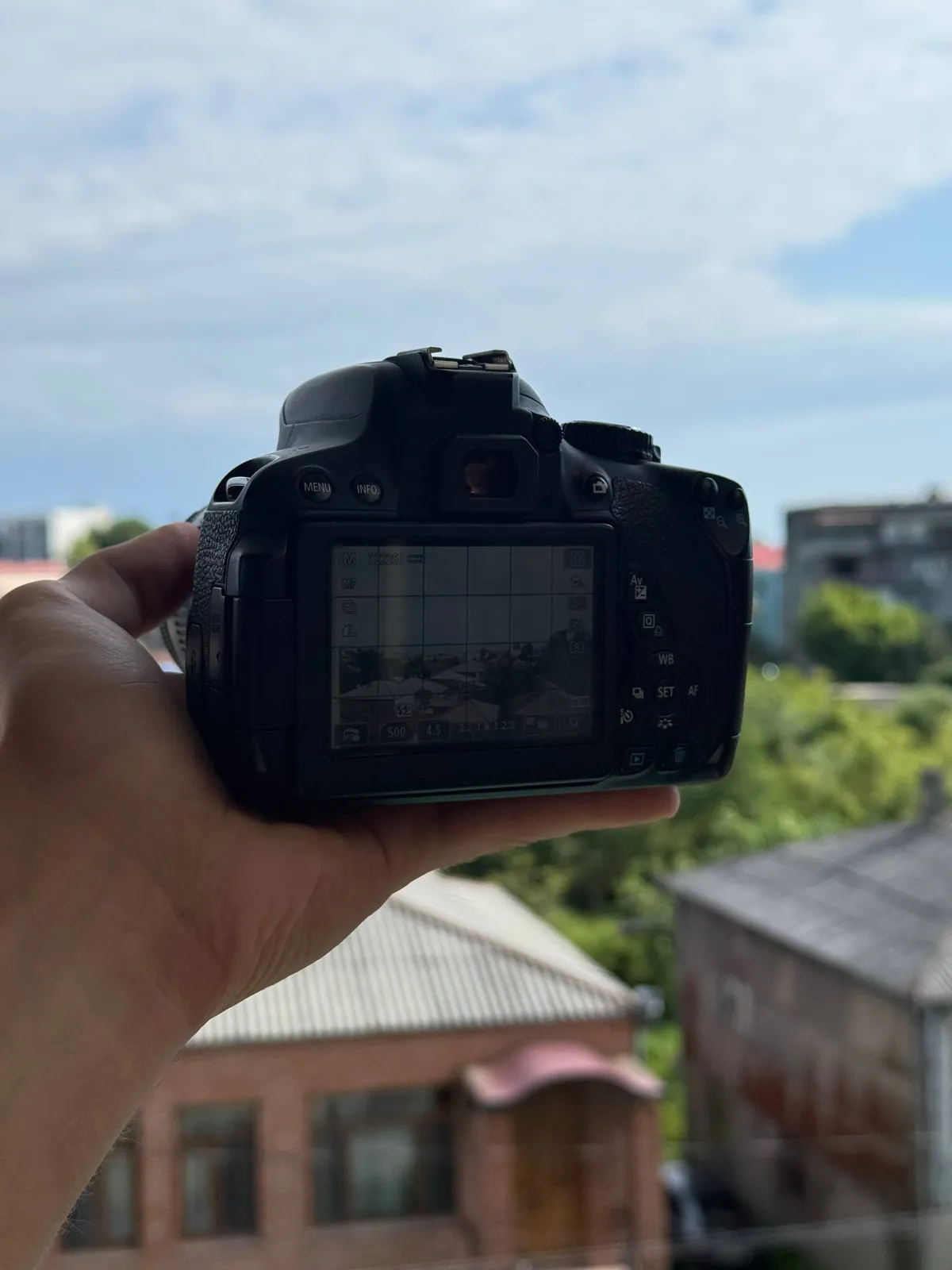 Зеркальный фотоаппарат Canon 650D с объективом 3