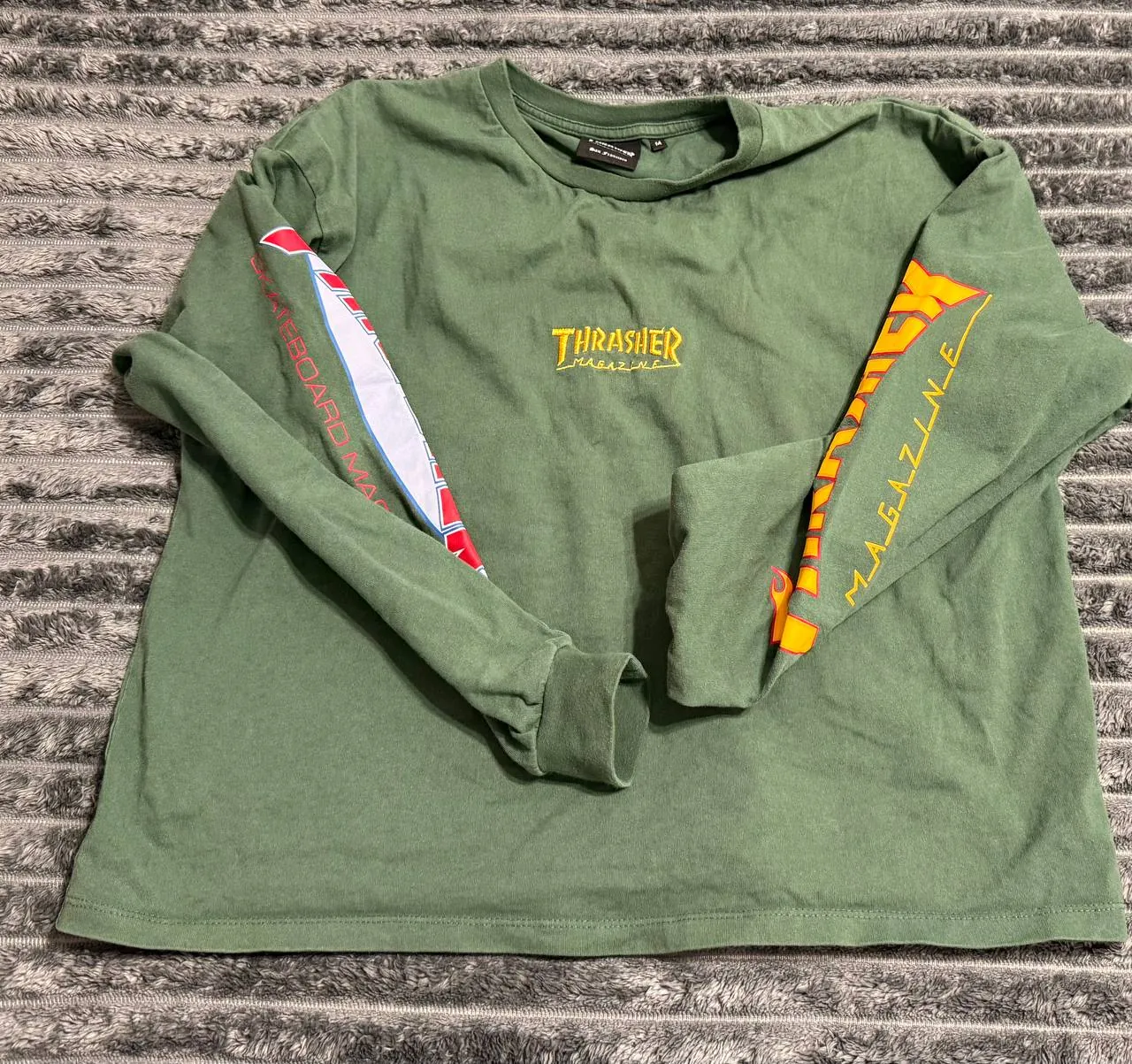 Бермуды Adidas и лонгслив Thrasher, размер S 2