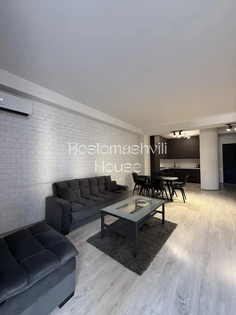 Квартира 100 м² с балконом в Сабуртало 1