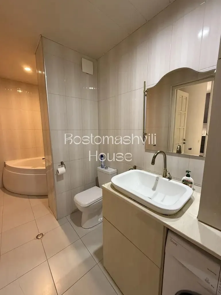 Квартира 100 м² с балконом в Сабуртало 6