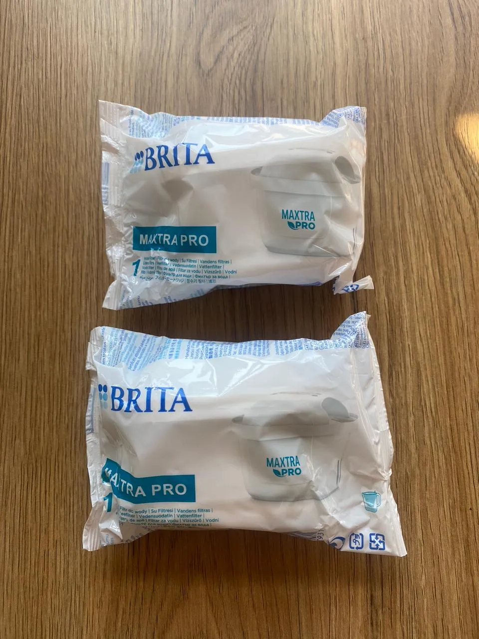 Микрофонная стойка, футболка и фильтры Brita 4