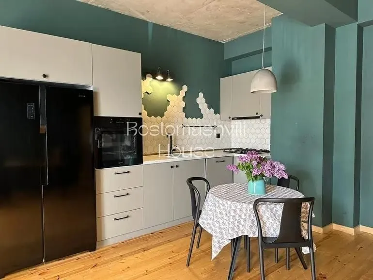 Квартира 68 м² с балконом в Мтацминда 3