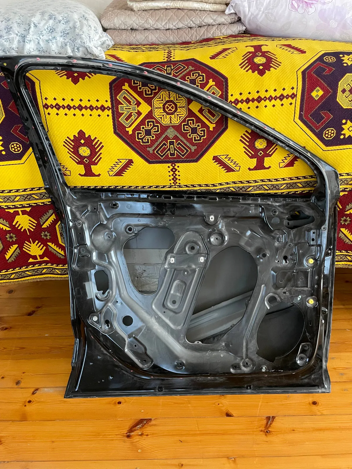 Передняя левая дверь Cadillac XT5 2
