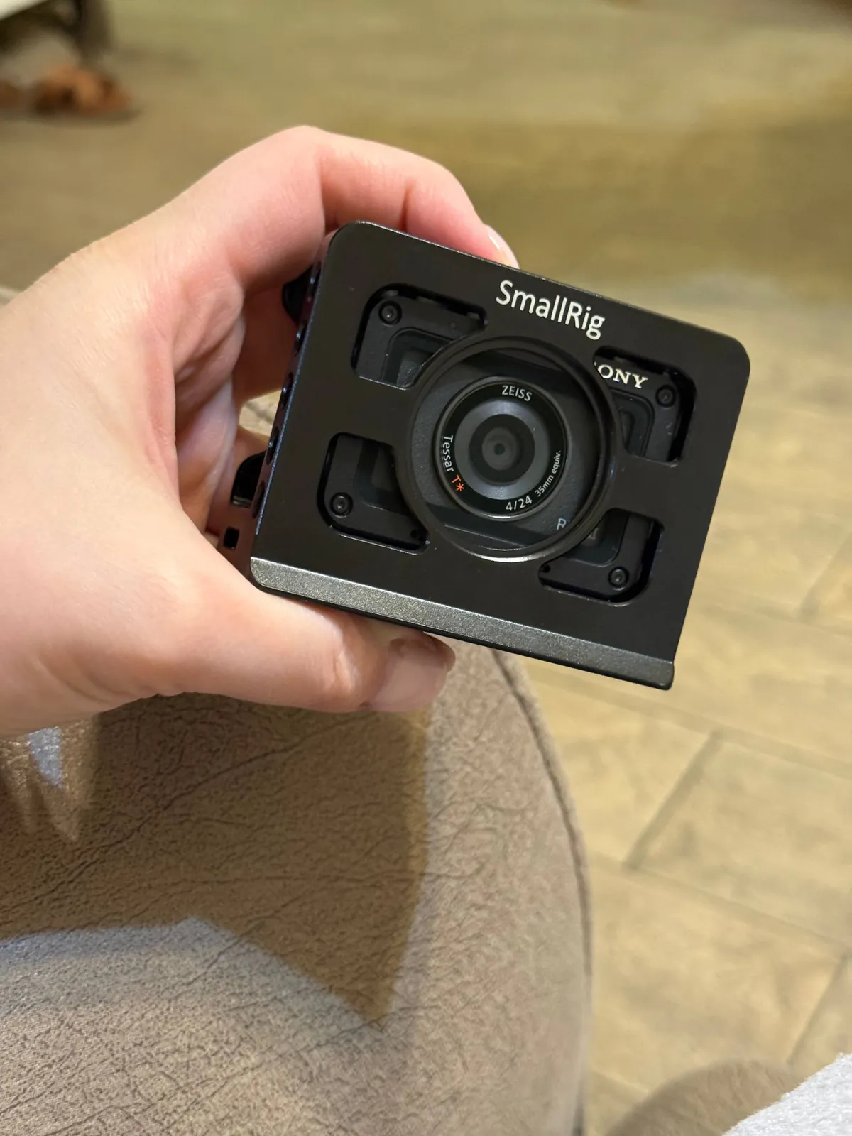 Фотокамеры и объективы Sony, Zeiss, Tamron 3