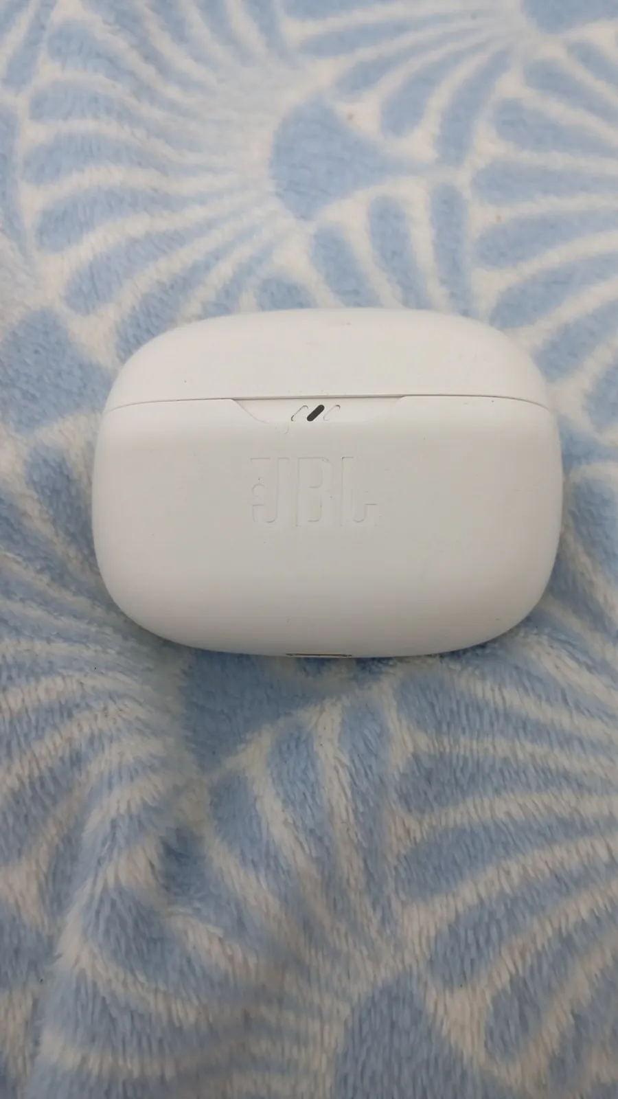 Беспроводные наушники JBL с дефектом 1