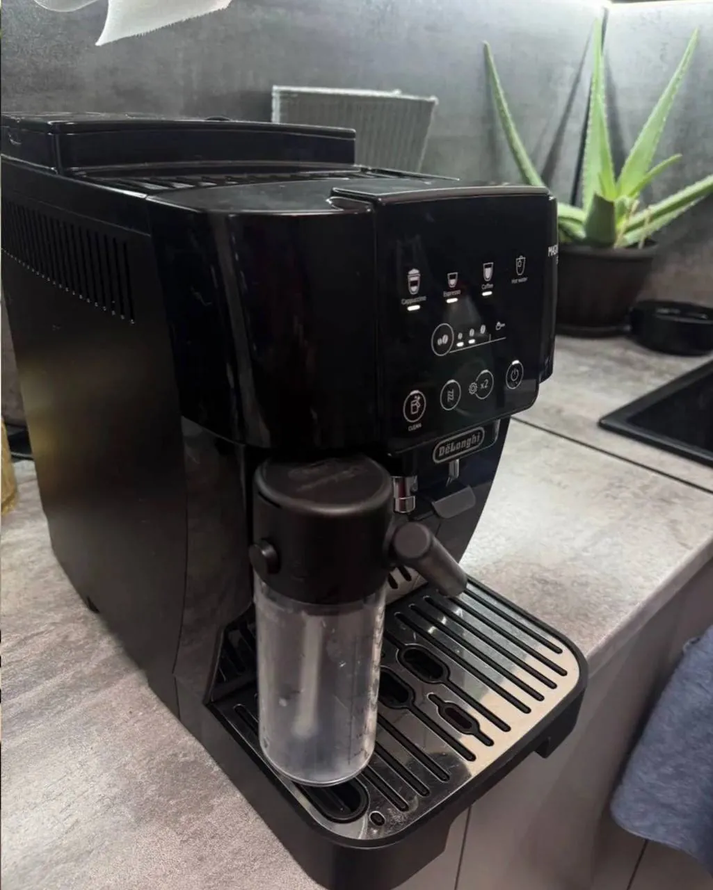 Автоматическая кофемашина Delonghi ECAM220 2