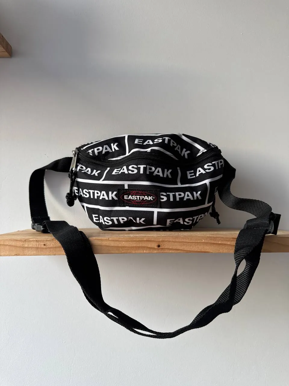 Поясная сумка Eastpak 1