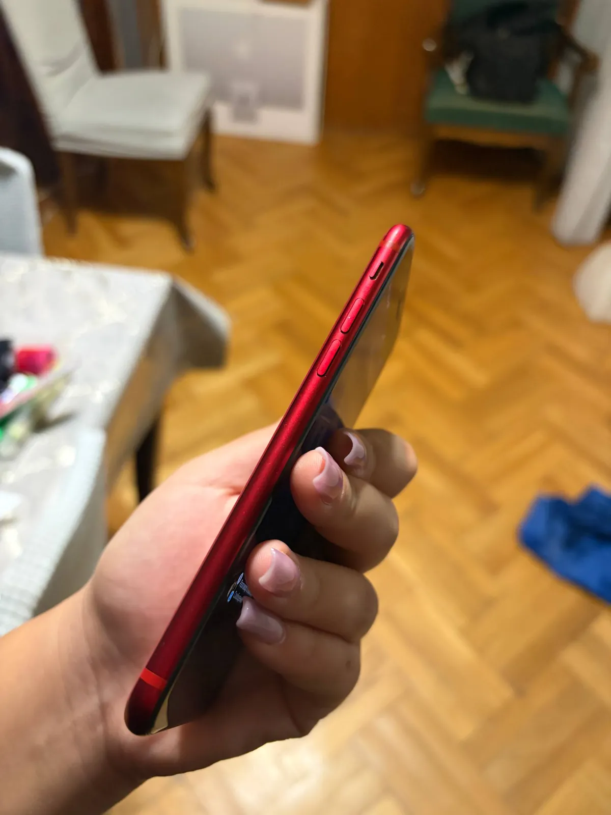 IPhone SE 2 поколения в хорошем состоянии 3