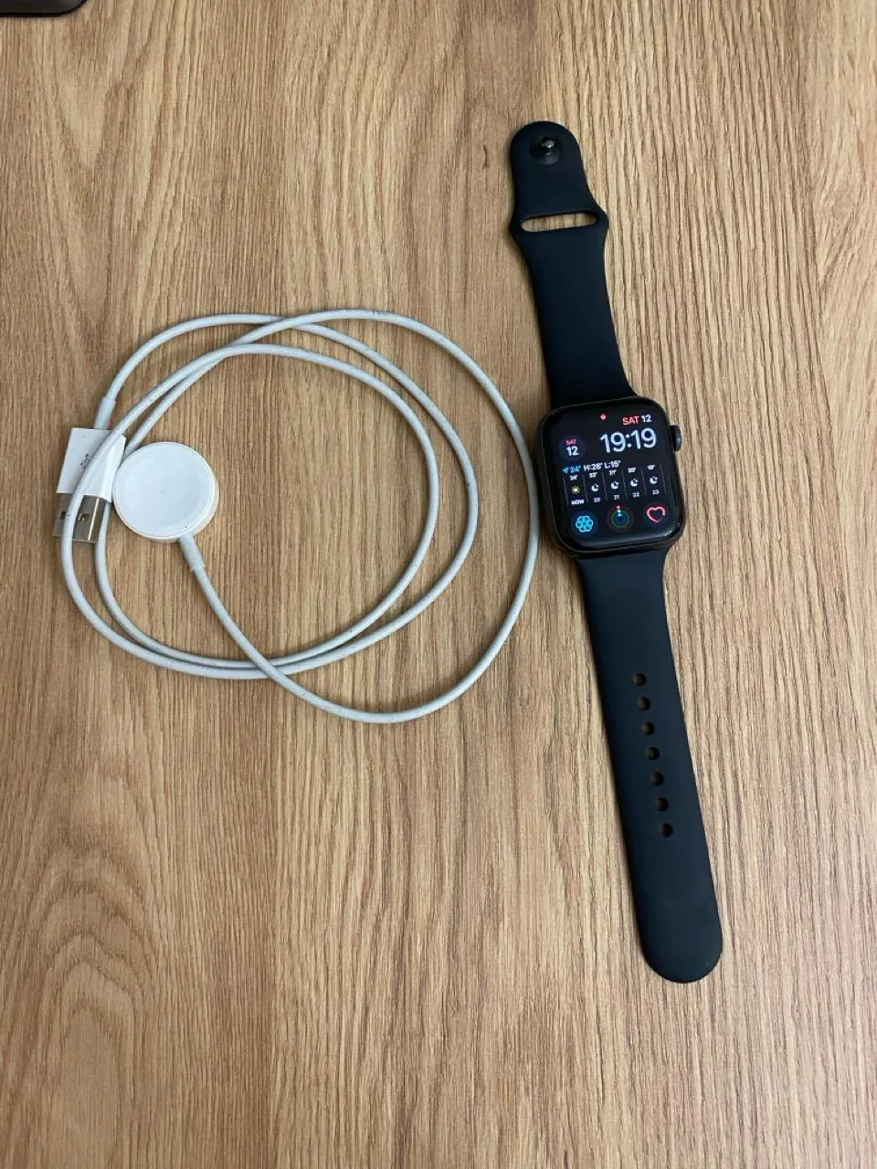Комплект техники: iPad, Apple Watch SE и фотоаппарат 5