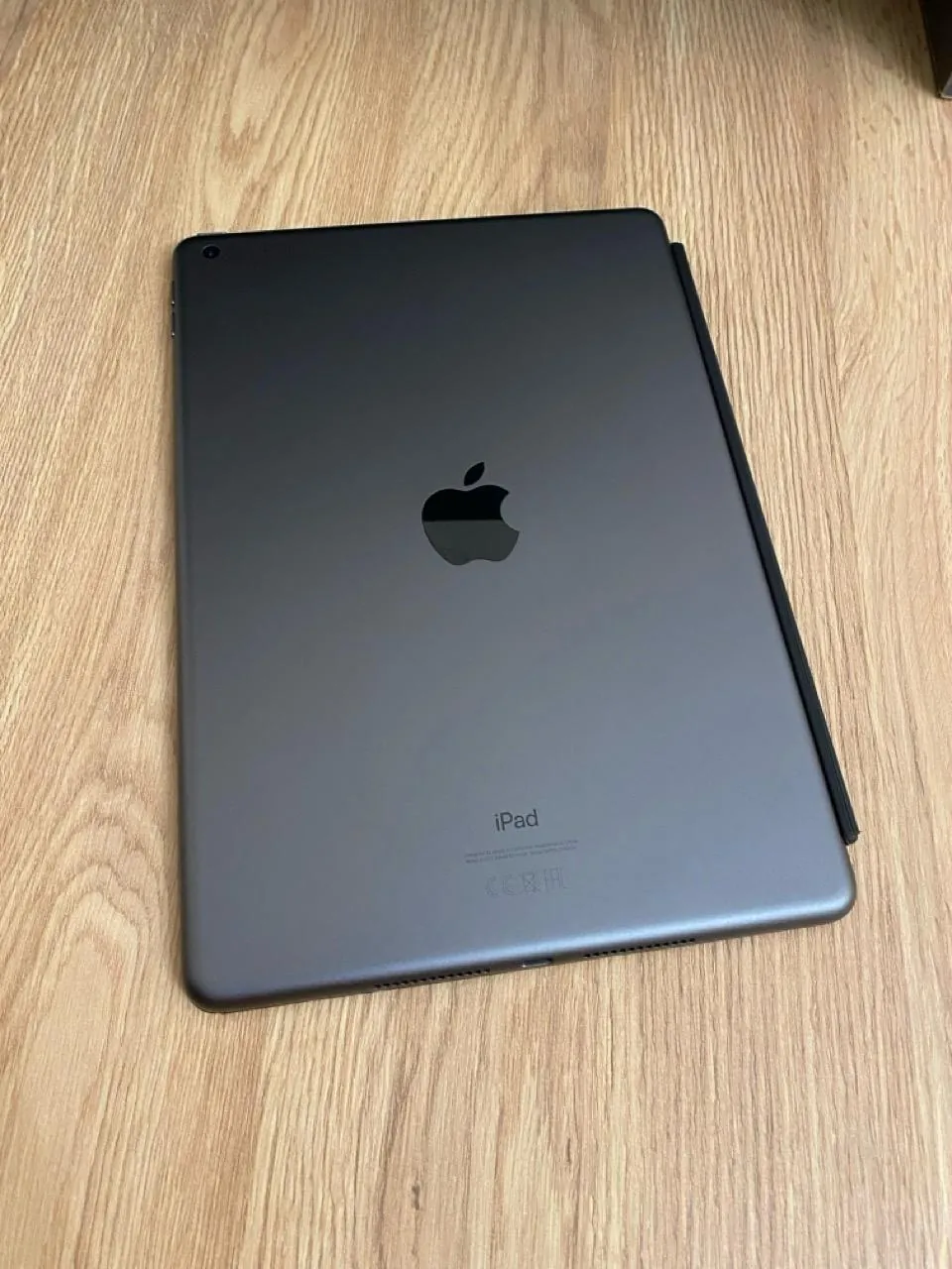 Комплект техники: iPad, Apple Watch SE и фотоаппарат 2