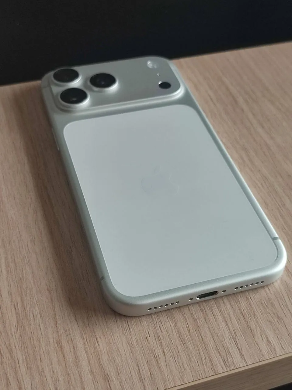 IPhone 17 Pro Max 256 ГБ Silver 5