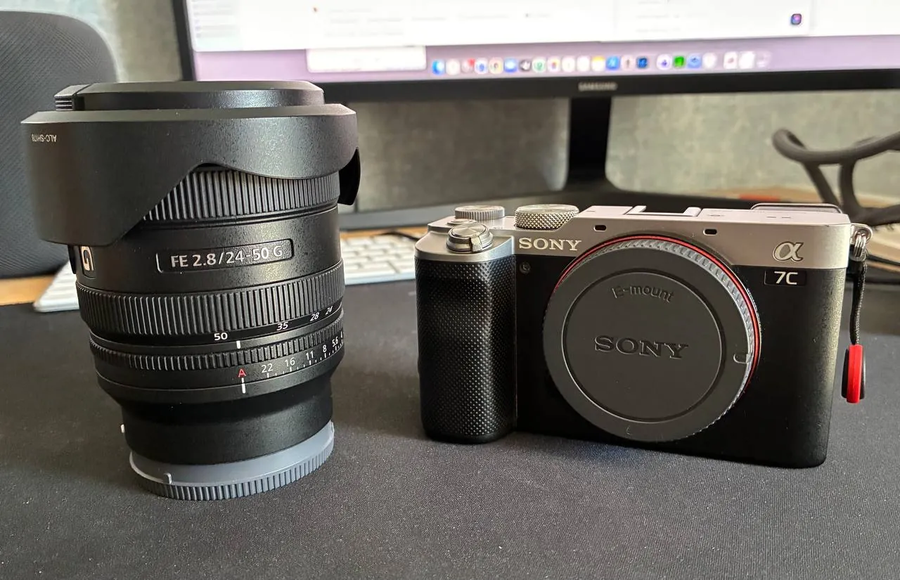Фотокамера Sony A7C с объективом 7