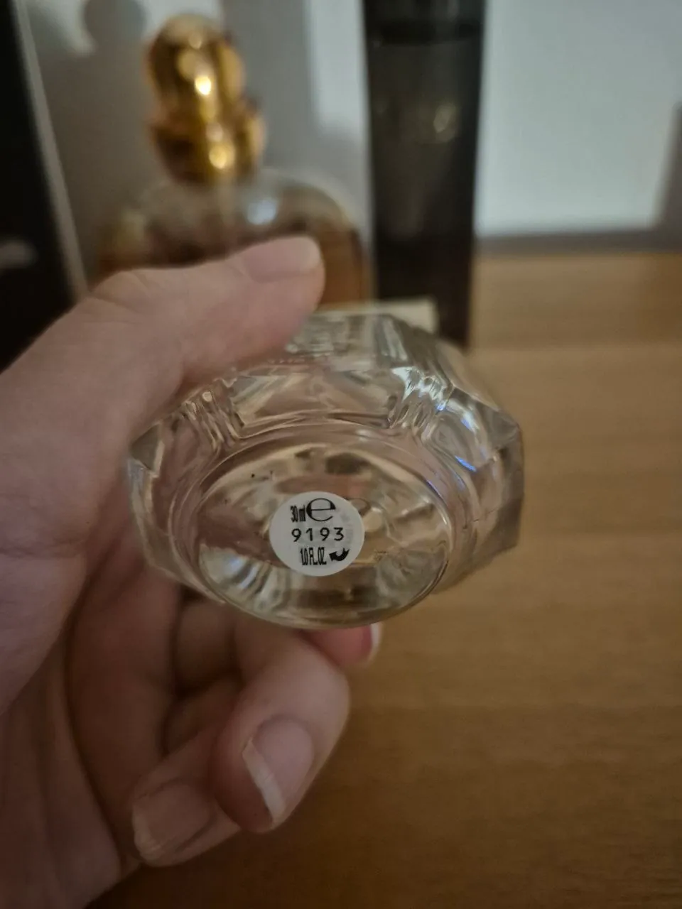 Женские духи Dior, Hugo Boss и Zara 4