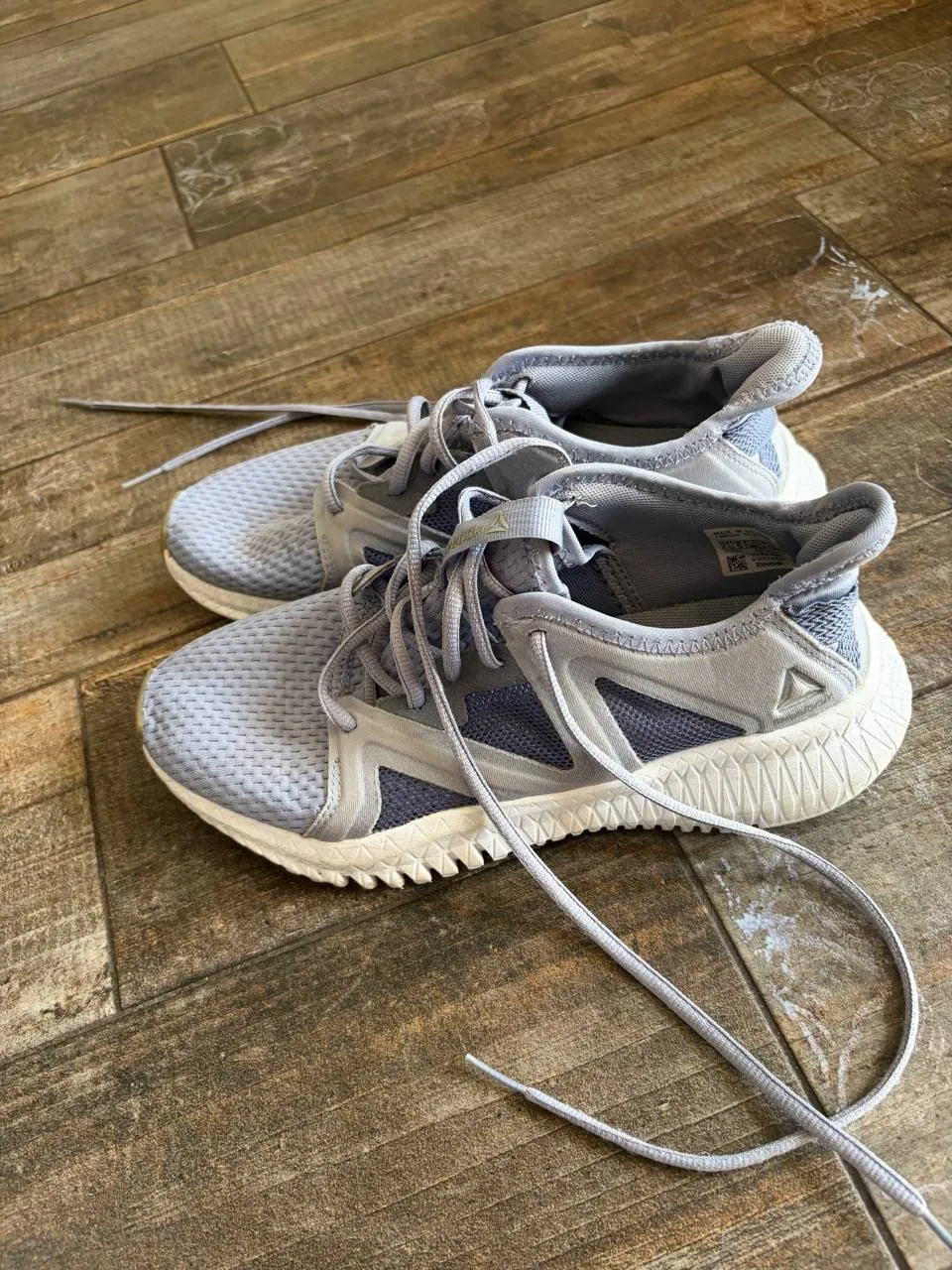 Кроссовки Reebok 38 размера в отличном состоянии 1